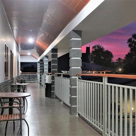 Tanto Hotel Waingapu Kültér fotó