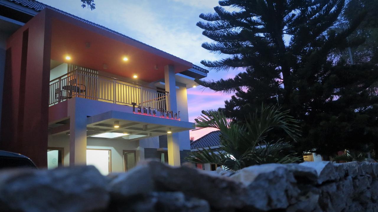 Tanto Hotel Waingapu Kültér fotó