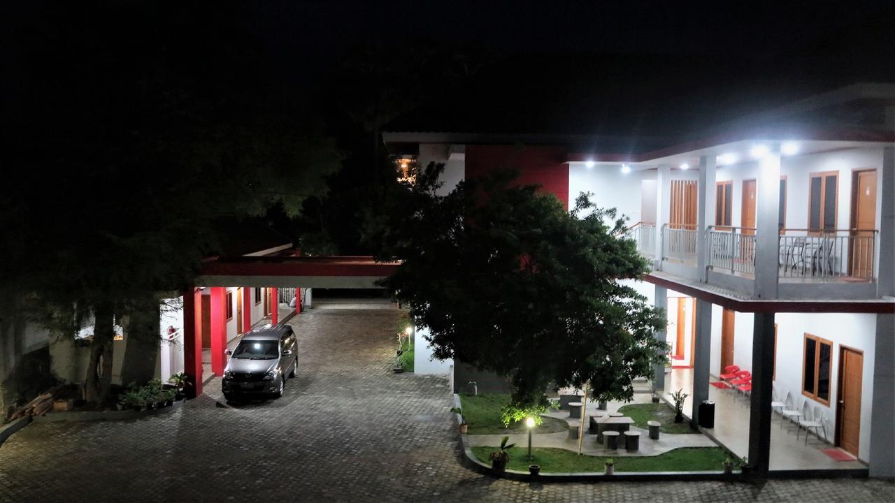 Tanto Hotel Waingapu Kültér fotó