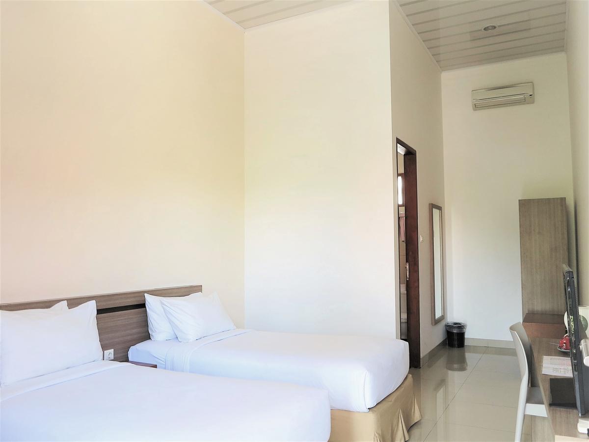 Tanto Hotel Waingapu Kültér fotó